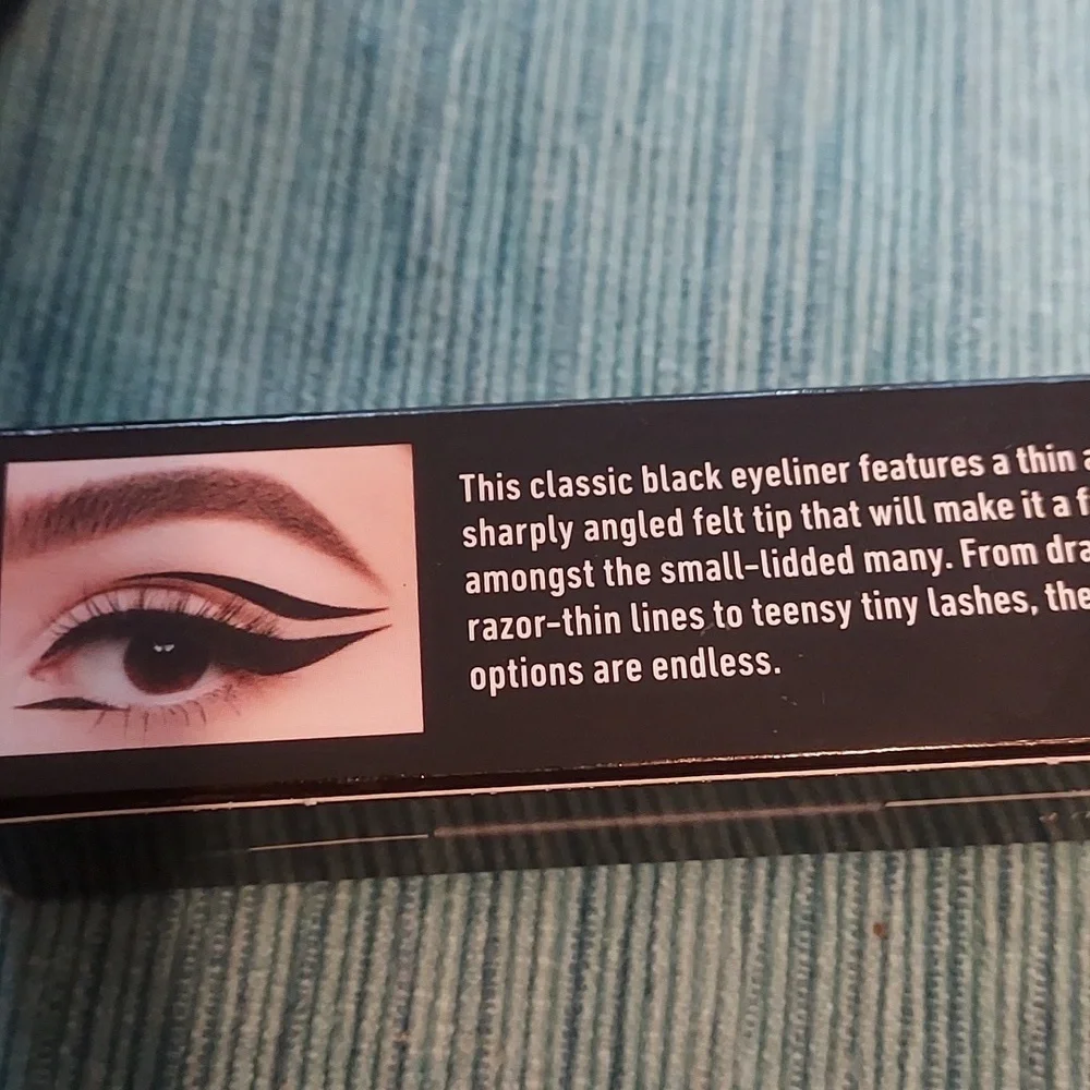 Nyx Professional Makeup That's The Point Eyeliner, A Bit Edgy pointu juste ,